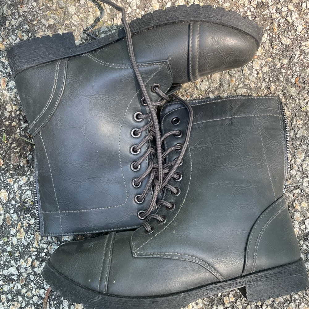 Gray boots, never worn in size 7